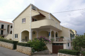 Apartments with a parking space Supetar, Brac - 2850